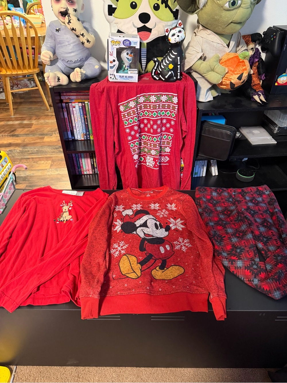 4 pc Christmas bundle - Picture 2 of 2